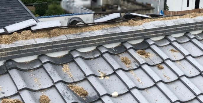 棟瓦が崩壊　取り直し工事前